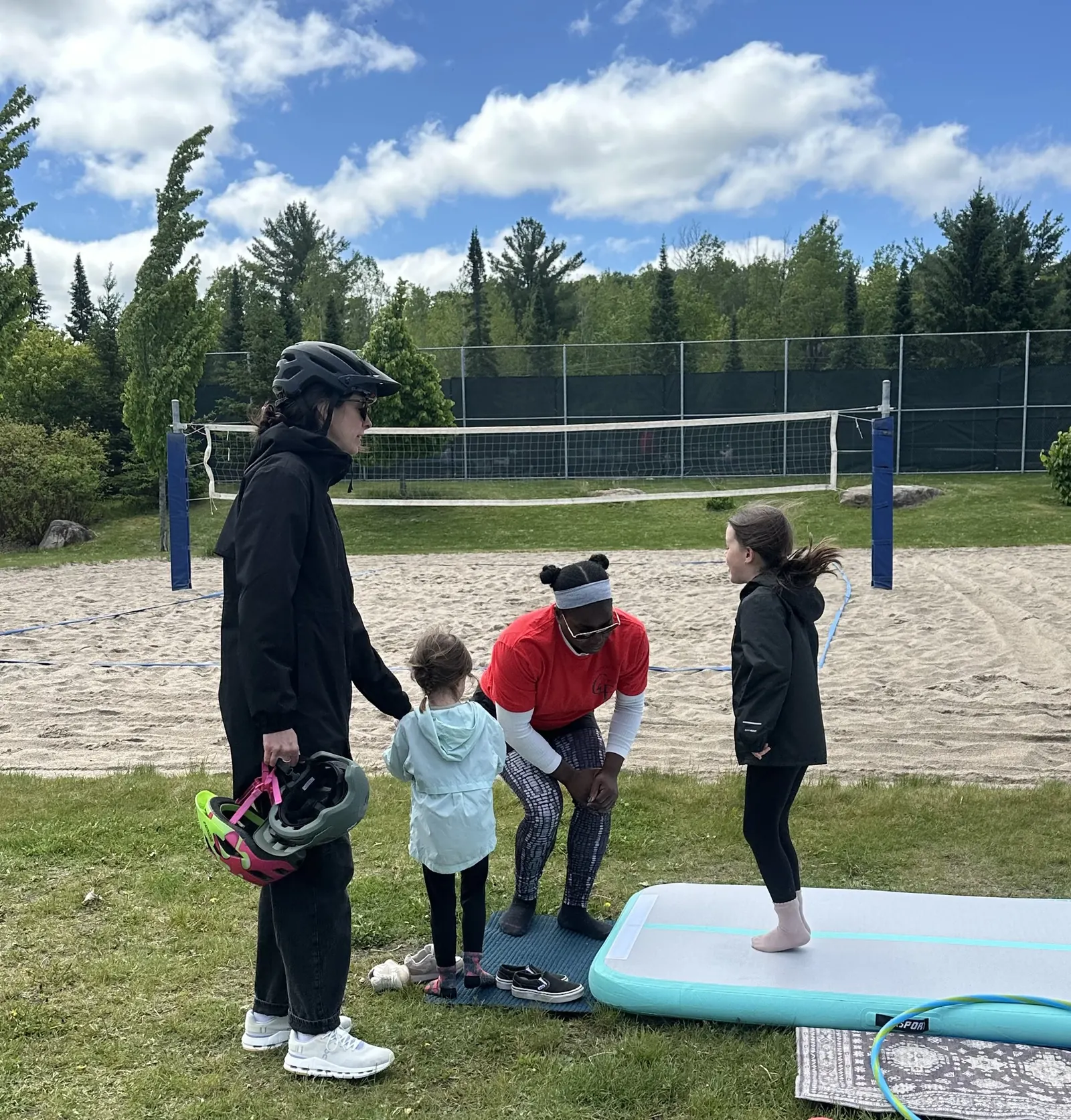 Initiation aux arts du cirque pour enfants en plein air